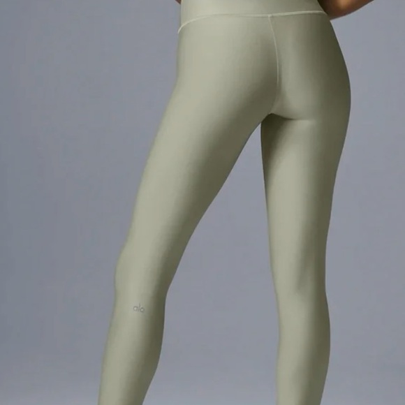 ALO Airlift Bra and Leggings Set - Picture 7 of 11